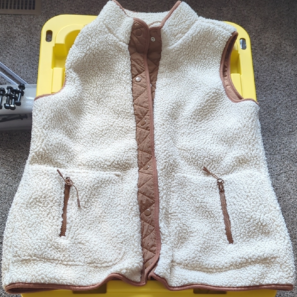 Maurices Size Large Vest